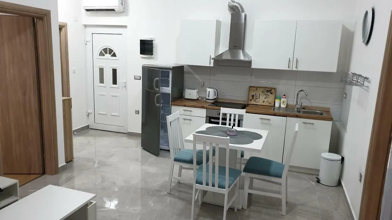 게스트하우스 Korina Apartments 만드레