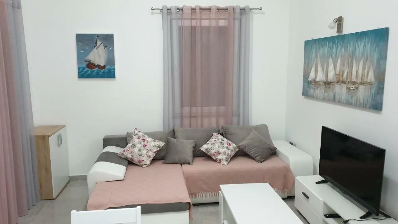 Korina Apartments 만드레 게스트하우스